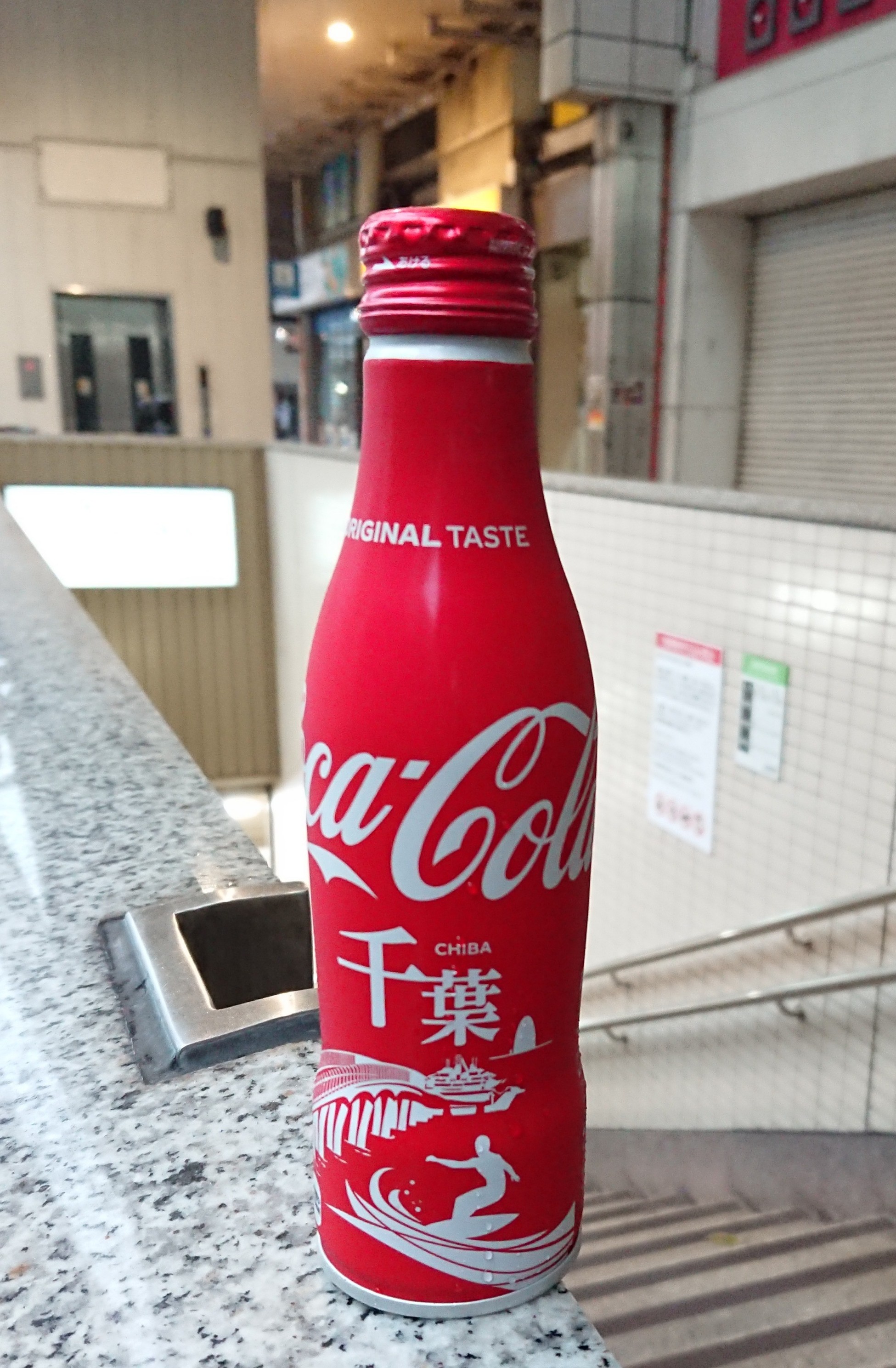 コカコーラスリムボトル秋缶